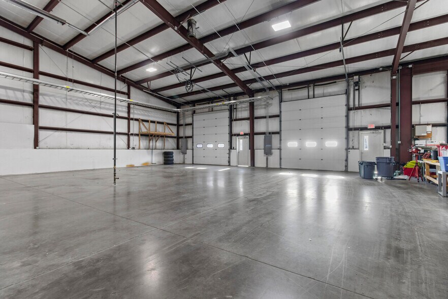 More Photos Of 13 Parkway Dr, Plainfield Warehouse For Lease