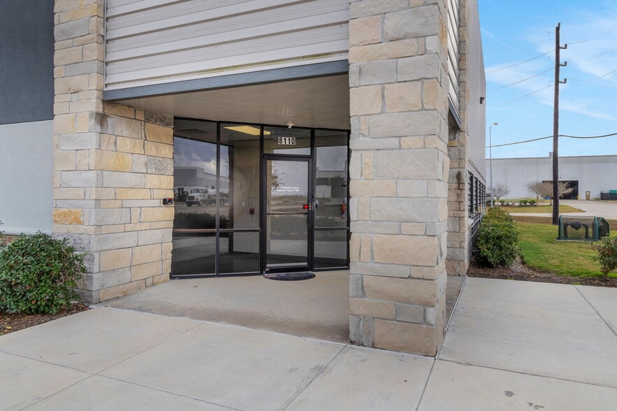 More Photos Of 8110 Parkside Ave, Baytown Warehouse For Sale