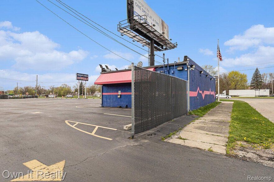 More Photos Of 16550-16512 Telegraph Rd, Detroit General Retail For Sale