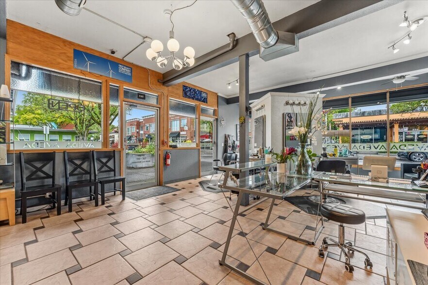 More Photos Of 10 NW 3rd St, Gresham Storefront Retail Office For Lease