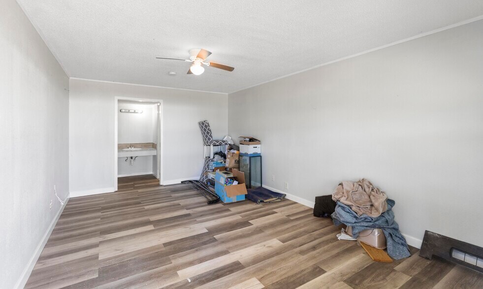 More Photos Of 1010 N Eufaula Ave, Eufaula Hotel For Sale