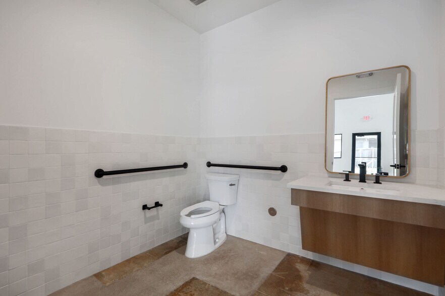 More Photos Of 5602 Clay Ave, Austin Loft Creative Space For Lease