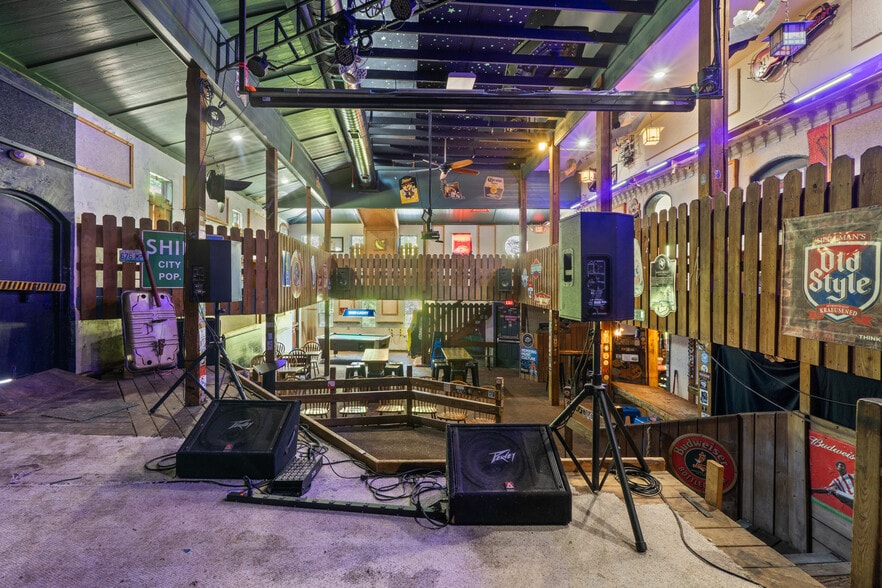 More Photos Of 10 Mountain St, Eureka Springs Restaurant For Sale