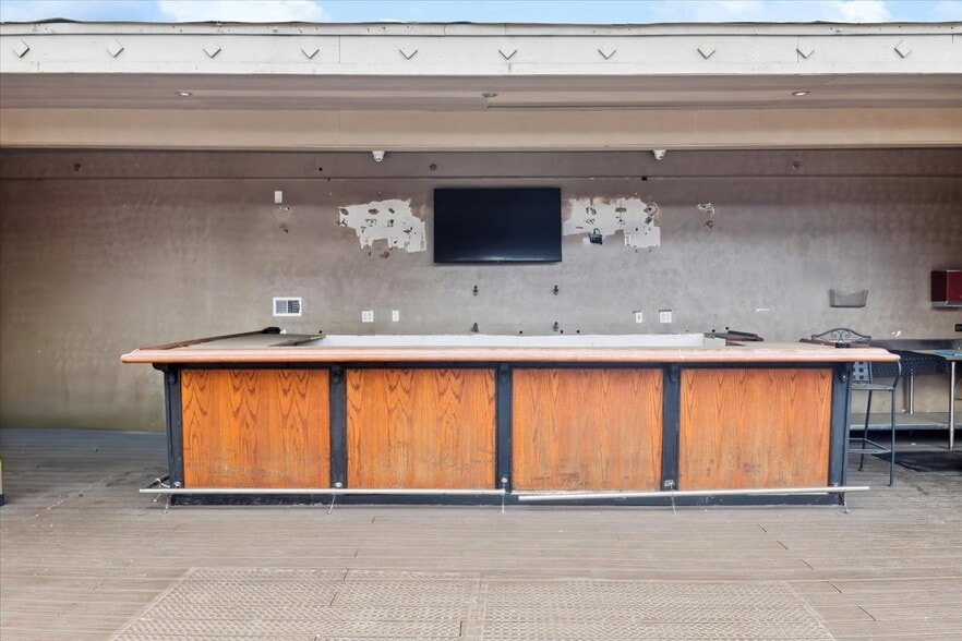 More Photos Of 512 Paterson Plank Rd, Jersey City Restaurant For Sale