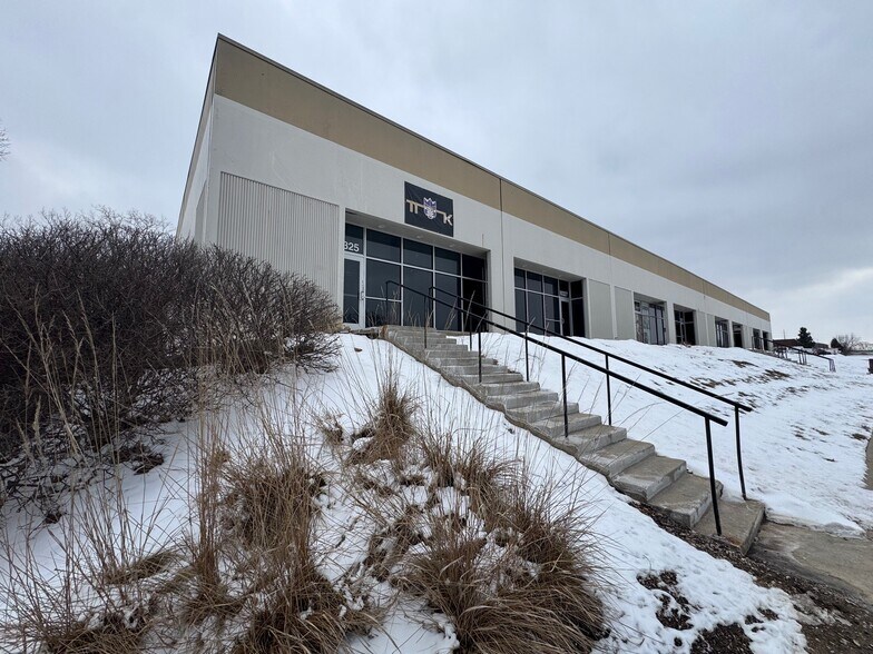 More Photos Of 8325-8339 Nieman Rd, Lenexa Flex For Lease