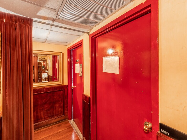 More Photos Of 4358 Victory Blvd, Staten Island Storefront Retail Residential For Lease
