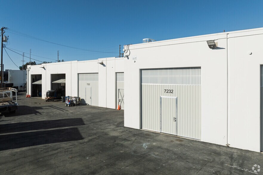 More Photos Of 7212-7256 Garden Grove Blvd, Westminster Warehouse For Lease