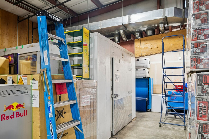 More Photos Of 400 Kristen Ct, Montrose Showroom For Lease