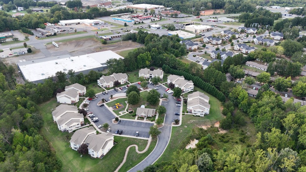 More Photos Of 2006 Oakbrook Ct, Reidsville Apartments For Sale