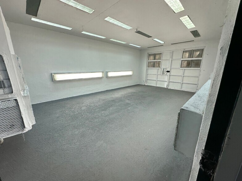 More Photos Of 4833 Spring Glen Rd, Jacksonville Auto Repair For Sale