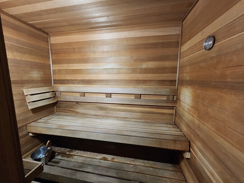 More Photos Of 109 W Poplar St, Harrisburg Specialty For Sale