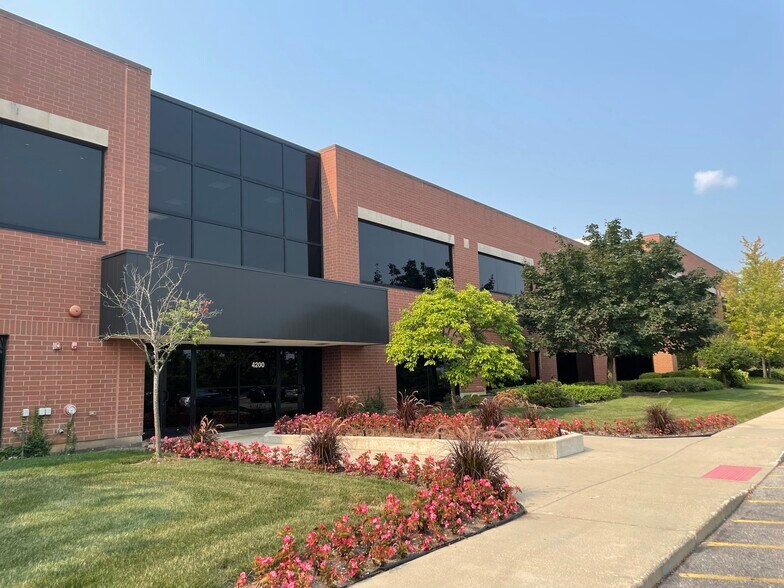 More Photos Of 4200 Cantera Dr, Warrenville Business Park For Sale