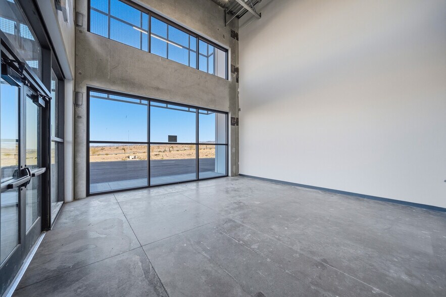 More Photos Of Laughlin Ranch Blvd, Bullhead City Warehouse For Lease