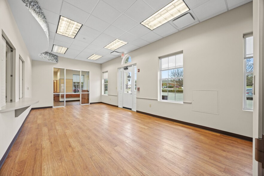 More Photos Of 105 River Oaks Dr, Southlake Medical For Sale