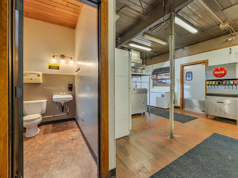 More Photos Of 780 US-101, Chinook Restaurant For Sale