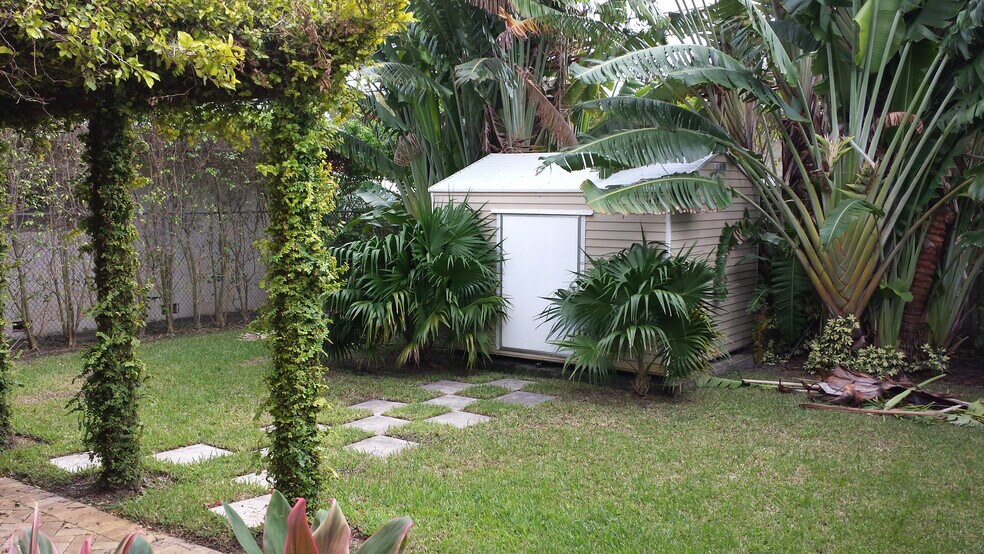 More Photos Of 1566 Coral Way, Coral Gables Loft Creative Space For Lease