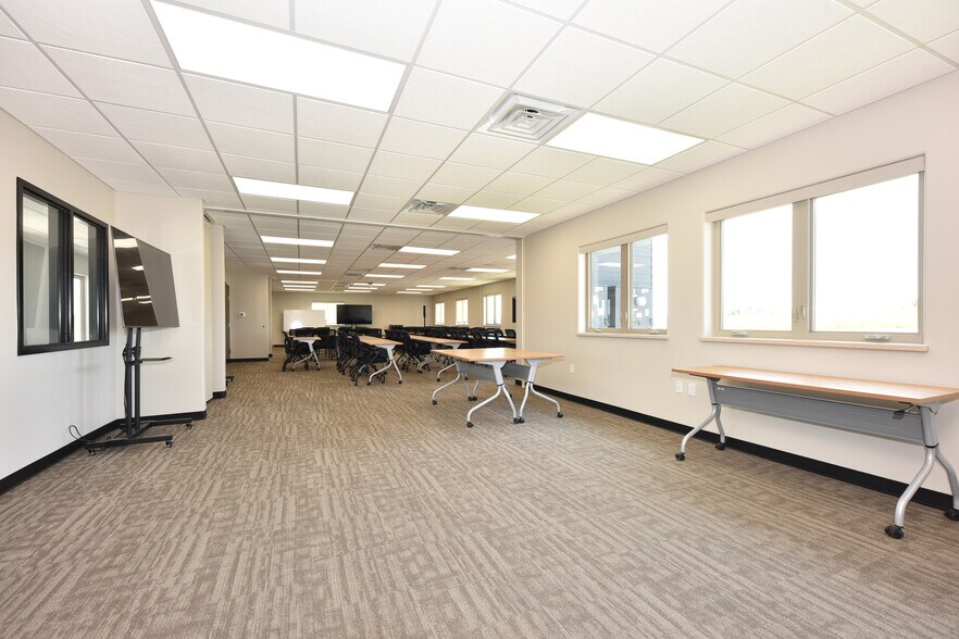 More Photos Of N9450 Mohawk Rd, Theresa Office For Sale