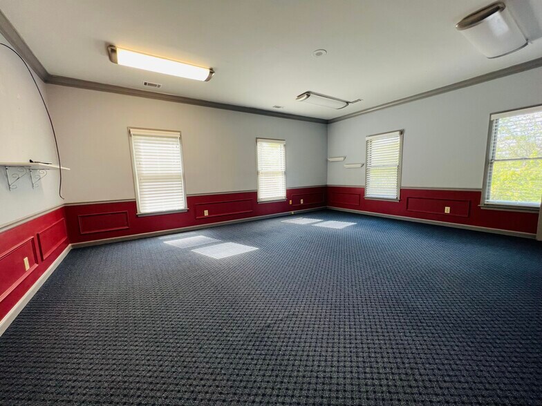 More Photos Of 575 Colonial Park Dr, Roswell Medical For Lease