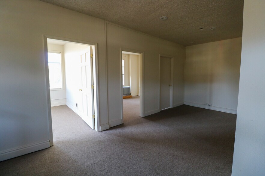More Photos Of 320 Central Ave, Coos Bay Office For Sale