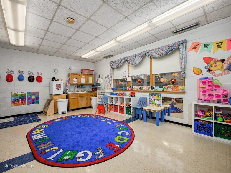 More Photos Of 9000 Kildare Ave, Skokie Specialty For Sale