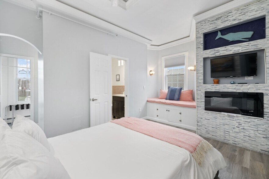 More Photos Of 28 Weaver Ave, Newport Hospitality For Sale