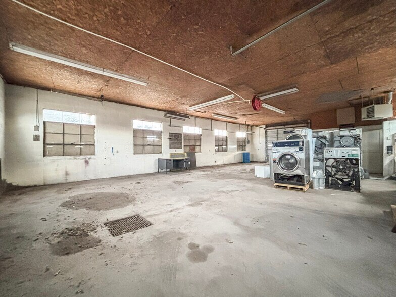 More Photos Of 507 S 12th St, Murray Flex For Sale