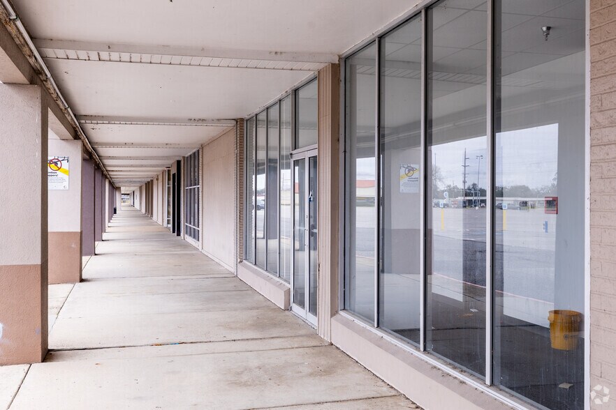 More Photos Of 3005-3147 Gertsner Memorial Dr, Lake Charles Storefront For Sale