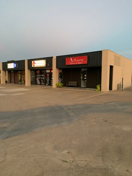 More Photos Of 3411-3415 E US Highway 377, Granbury Storefront Retail Office For Sale