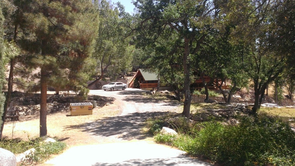 More Photos Of 13745 Sierra Way, Kernville Hotel For Sale