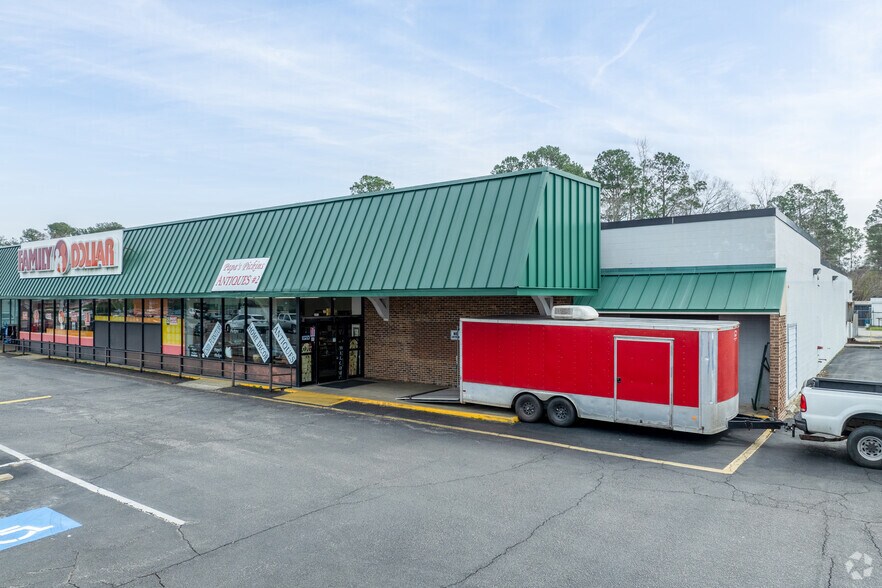 More Photos Of 208 E Mcintyre St, Mullins Supermarket For Sale