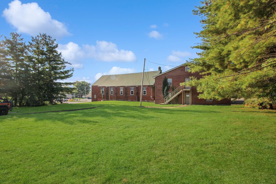 More Photos Of 220 S Main St, Brownstown Office For Sale