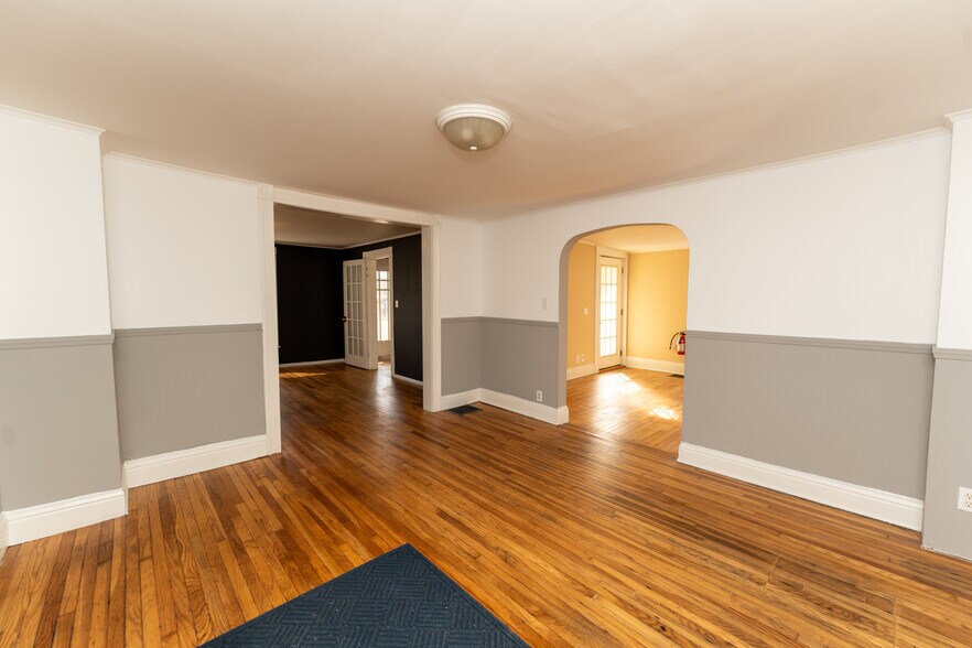 More Photos Of 218 S Washington St, Mt Pleasant Office For Sale