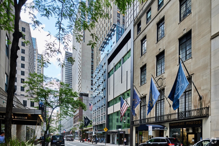 More Photos Of 11-13 W 51st St, New York Hotel For Lease