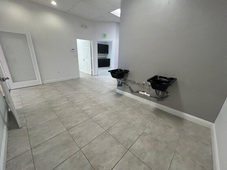More Photos Of 17051 Jean St, Fort Myers Unknown For Lease
