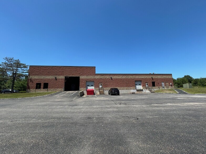 More Photos Of 18 Saratoga Blvd, Devens Manufacturing For Lease
