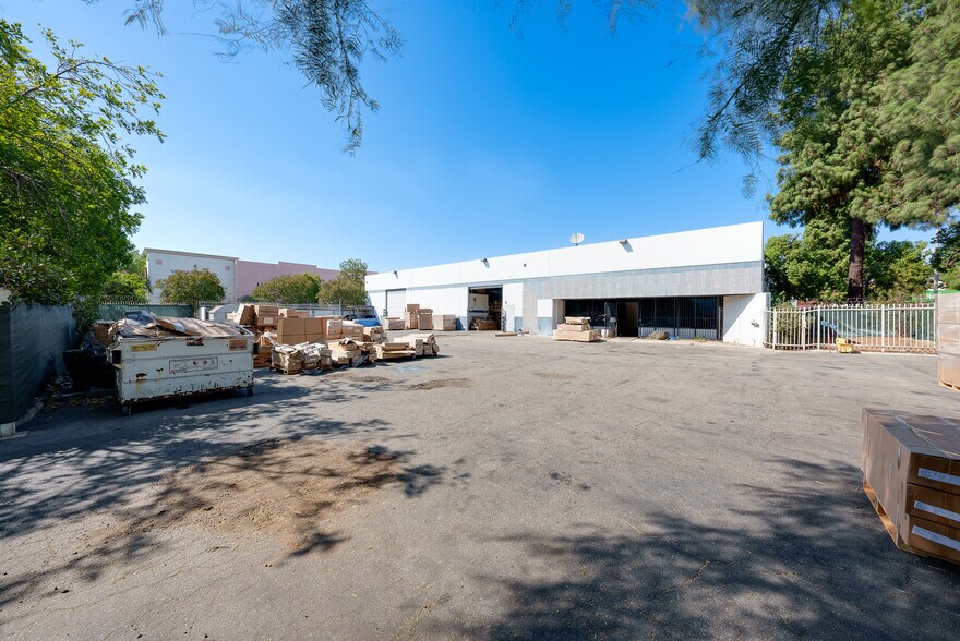 More Photos Of 10720 Ada Ave, Montclair Warehouse For Lease