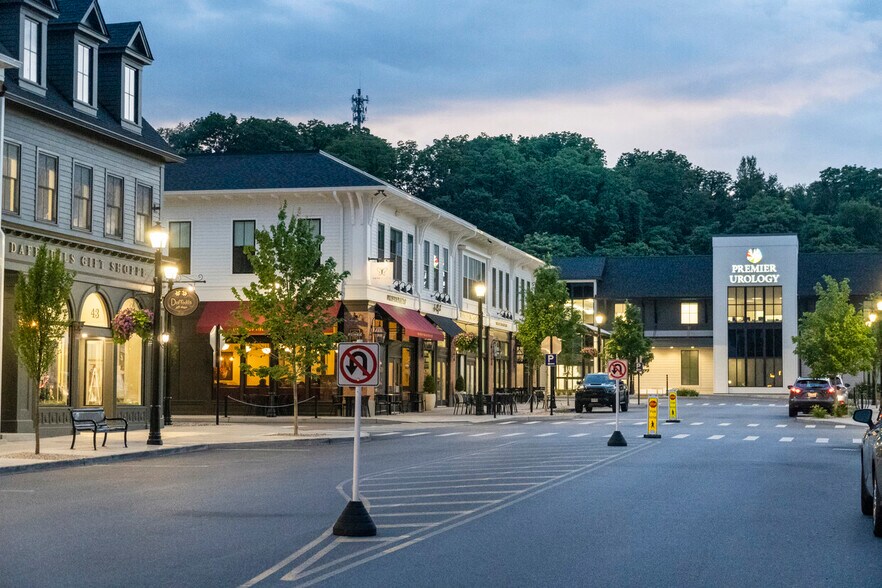 More Photos Of 949 Dutchess Tpke, Poughkeepsie Freestanding For Lease