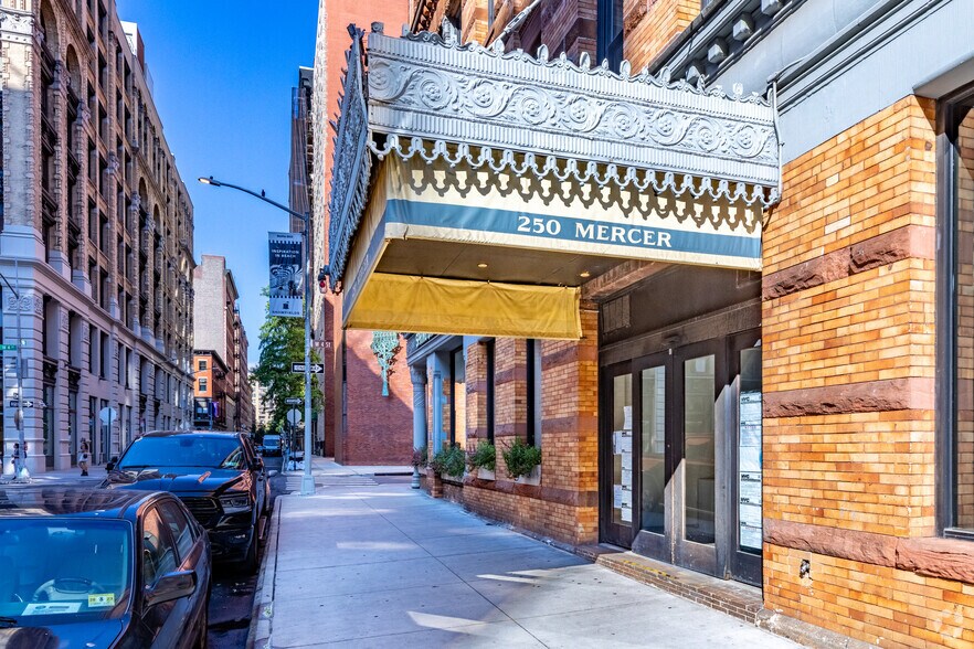 More Photos Of 4 W 4th St, New York Apartments For Lease