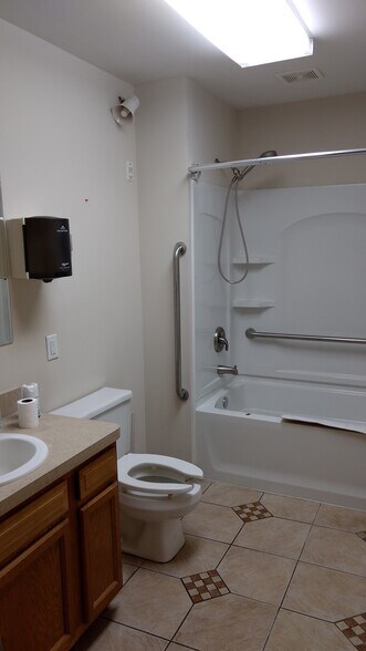 More Photos Of 3990 W Walton Blvd, Waterford Medical For Lease