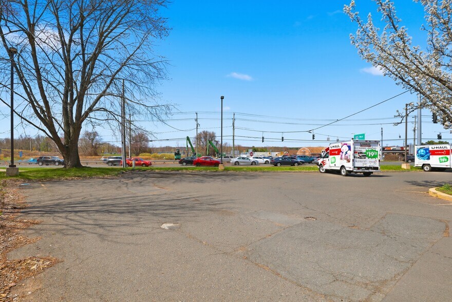 More Photos Of 613 Queen St, Southington Storefront For Sale