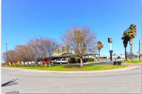 More Photos Of 1611 S General McMullen Dr, San Antonio Fast Food For Sale