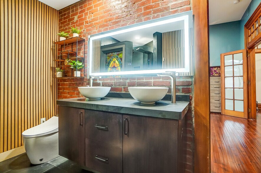 More Photos Of 208 W Monument Ave, Dayton Office Residential For Sale