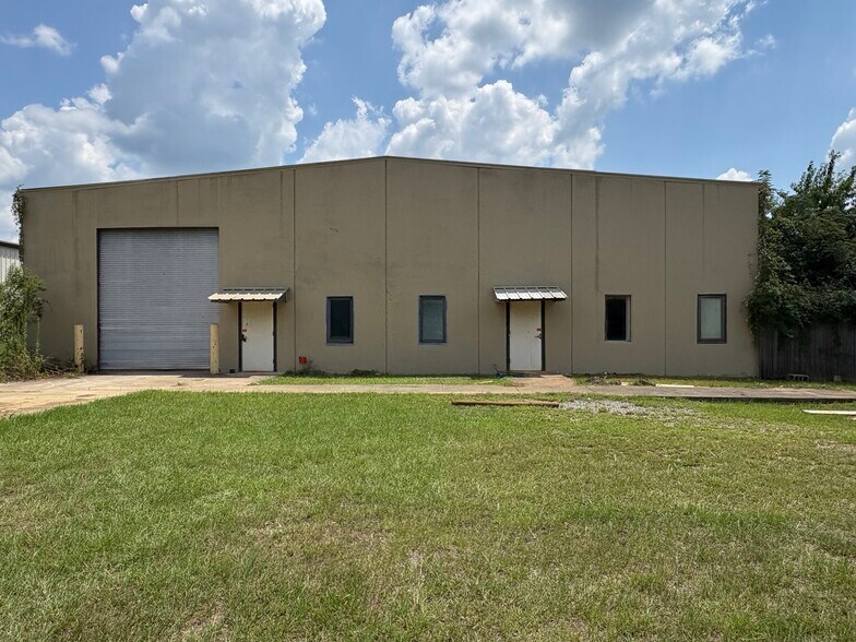 More Photos Of 619 Marcus St, Dublin Light Distribution For Sale