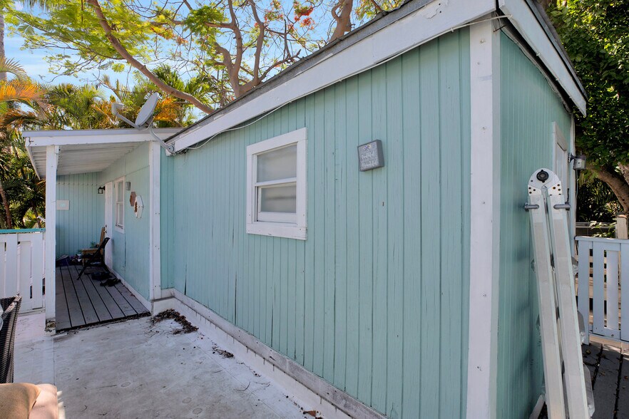 More Photos Of 1110 White St, Key West Restaurant For Sale