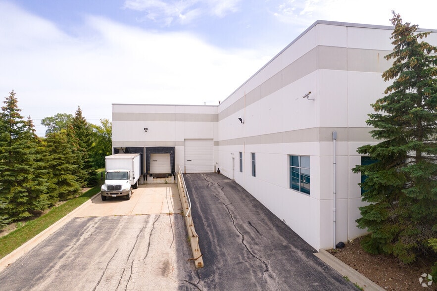 More Photos Of 3982 Ryan Rd, Gurnee Warehouse For Lease