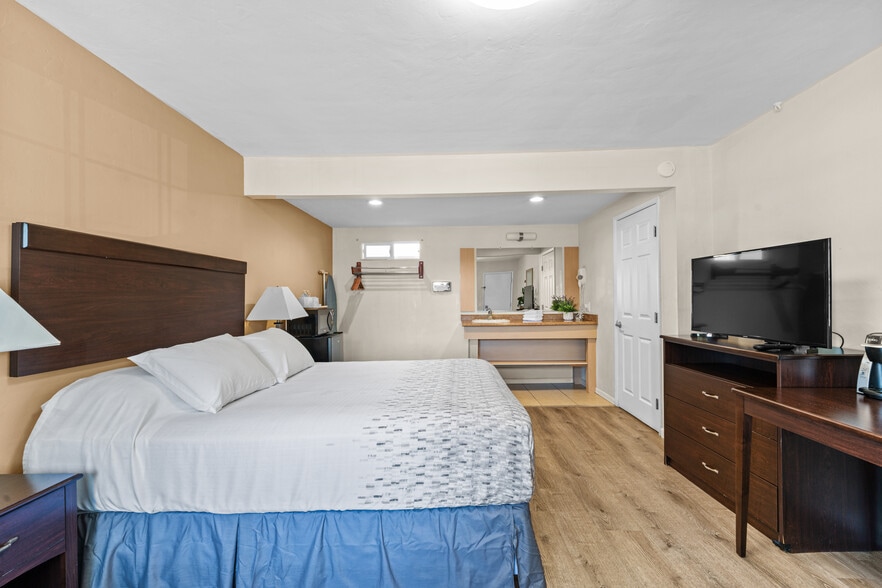 More Photos Of 1736 Santa Rosa Ave, Santa Rosa Hotel For Sale