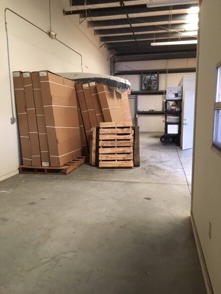 More Photos Of 1307 Green Forest Ct, Winter Garden Warehouse For Lease