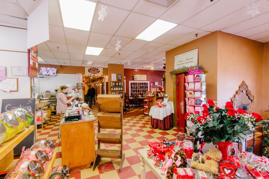 More Photos Of 43 Grove St, Peterborough Freestanding For Sale