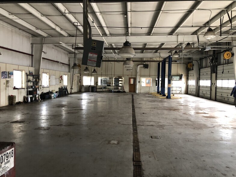 More Photos Of 1910-1912 Moreland Blvd, Champaign Auto Dealership For Sale