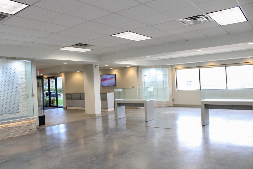 More Photos Of 4121 S 72nd Ave, Tulsa Service For Sale